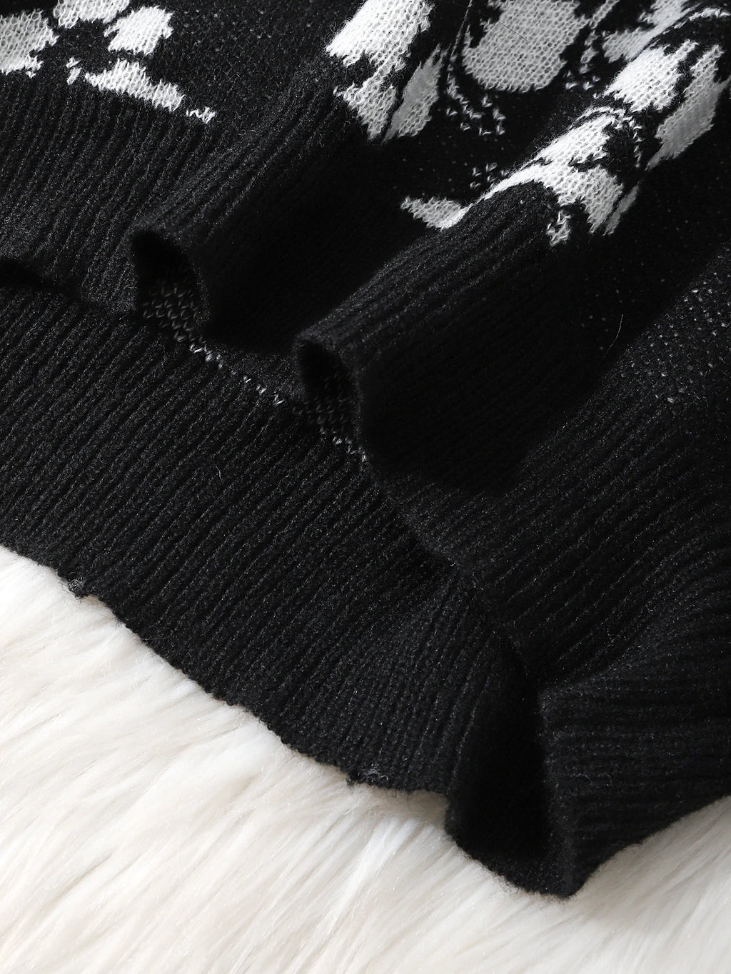 ILVERSETTO© "MIDNIGHT BLOOM" SWEATER