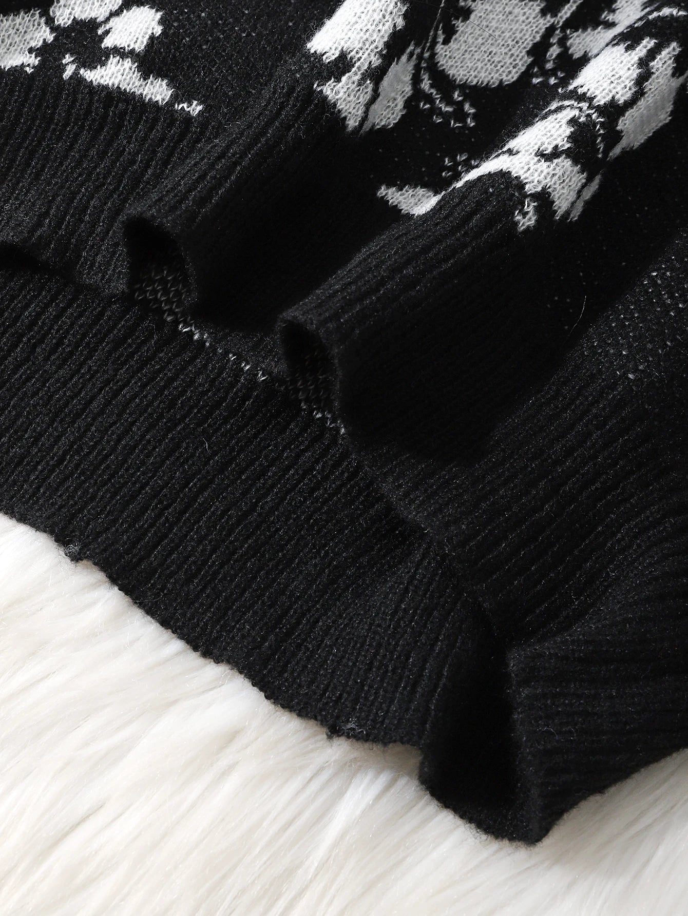 ILVERSETTO© "MIDNIGHT BLOOM" SWEATER