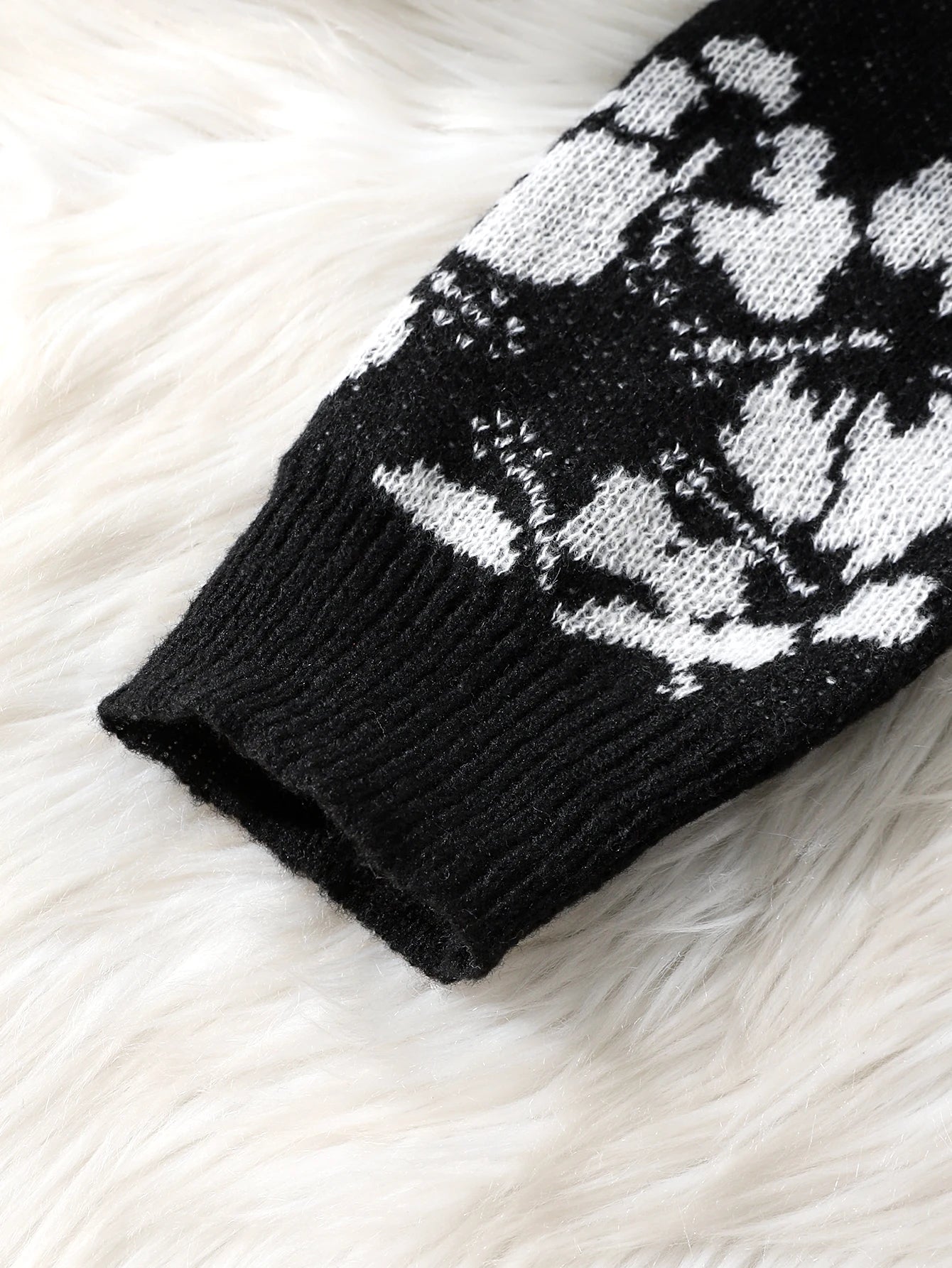 ILVERSETTO© "MIDNIGHT BLOOM" SWEATER